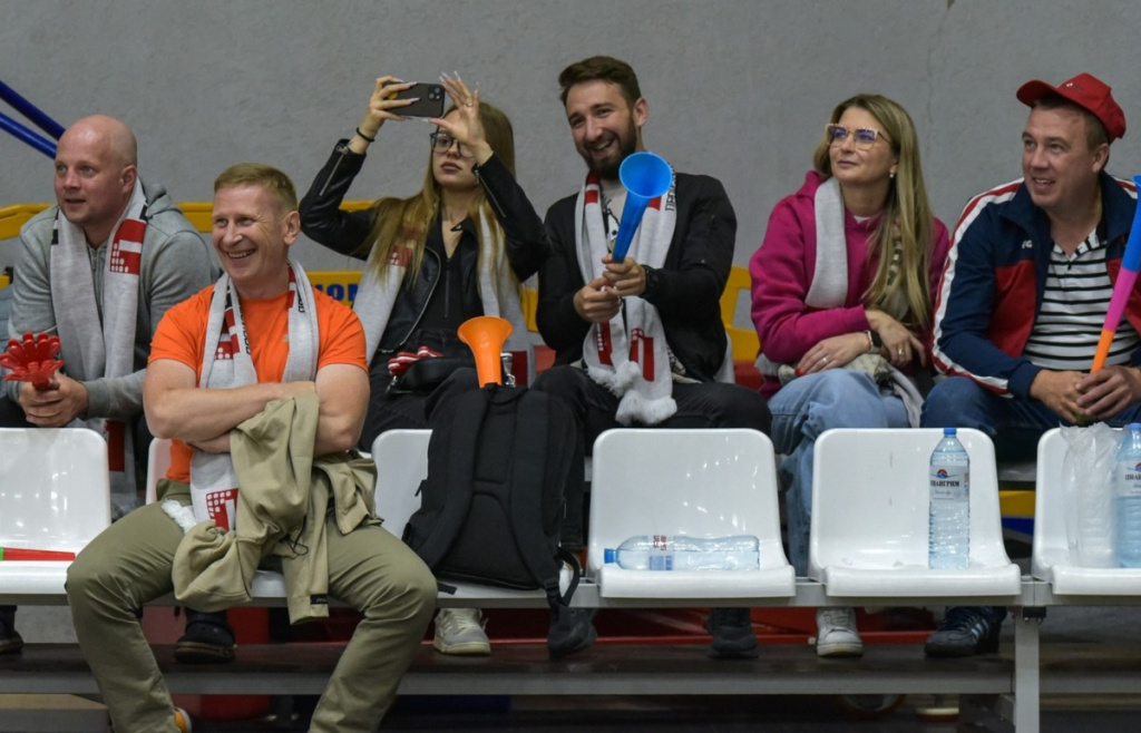 Группа болельщиков от завода Перфоград