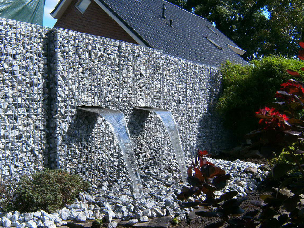 Забор из габионов с фонтаном Забор из габионов с фонтаном