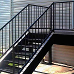 Фото уличные перила для крыльца из металла для входа в частный дом пс-007 от ПерфоГрад